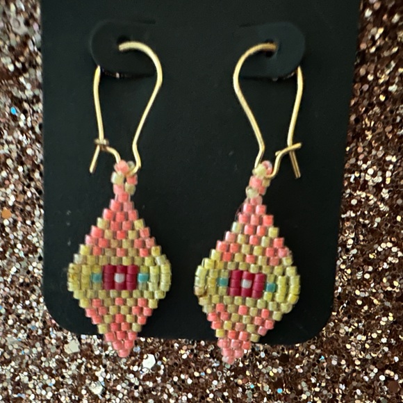 Handmade Indigenous  Beaded Earrings 🌸 - Picture 7 of 7
